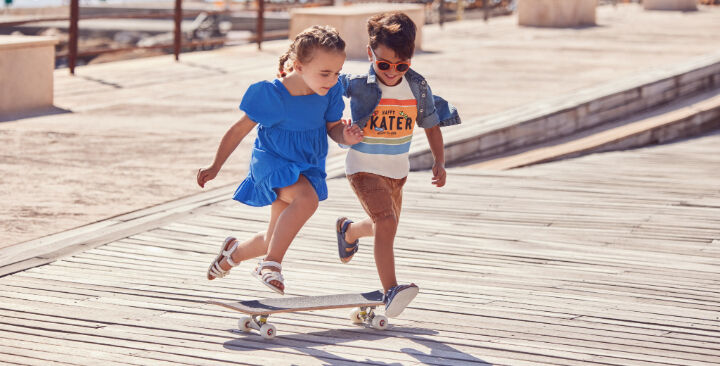 https://www.chicco.it/dw/image/v2/BJJJ_PRD/on/demandware.static/-/Sites-Chicco-Italy-Library/default/dw269400ee/shared/720X366_NURSING_SUNGLASSES_36M+_MOBILE.jpg