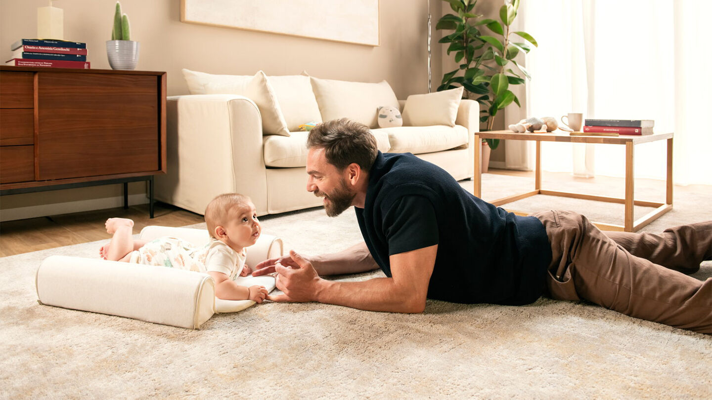 https://www.chicco.it/dw/image/v2/BJJJ_PRD/on/demandware.static/-/Sites-Chicco-Italy-Library/default/dw588e03e4/site/advice-pages/Tummy-Time-esercizi-per-il-neonato/tummy_time.jpg