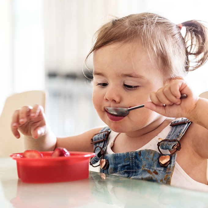 Soffocamento nei bambini: come prevenirlo, riconoscerlo e sapere quando intervenire