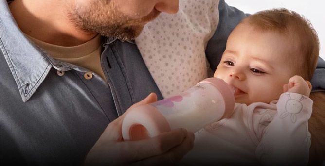 Come lavare e sterilizzare il biberon
