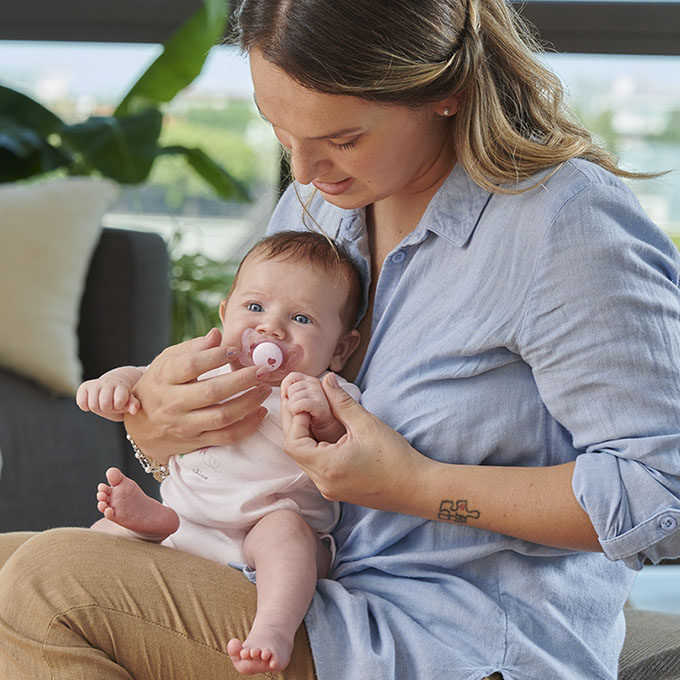 Come abituare il neonato a prendere il succhietto